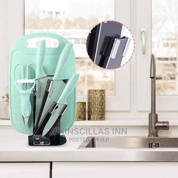 Knife Set With Chopping Board · Photo 1