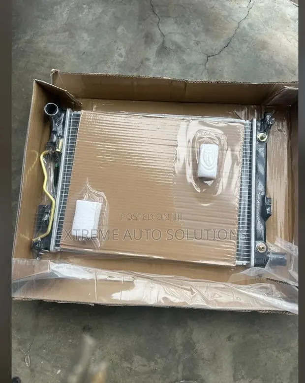 Accent 2011-2013 Radiator Water Tank · Photo 1