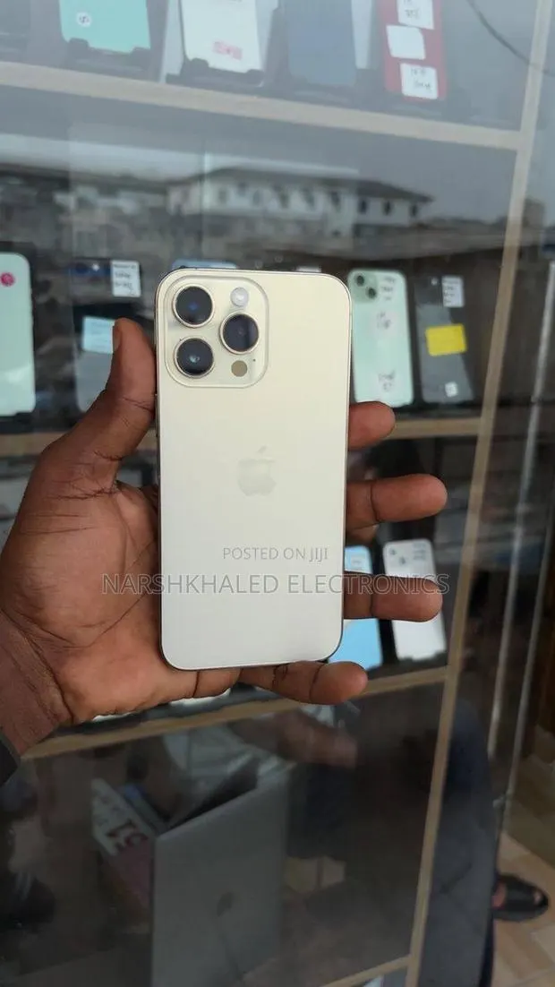 Apple iPhone 14 Pro Max 128 GB Gold · Photo 1