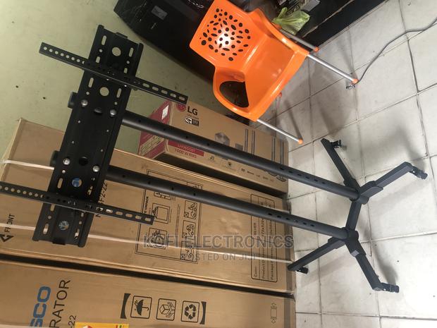Max 40kg Mobile TV Stand/Trolley for LED/LCD 32-70" · Photo 1