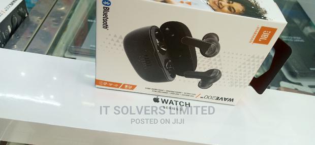 JBL Wave 200tws Earbuds · Photo 2