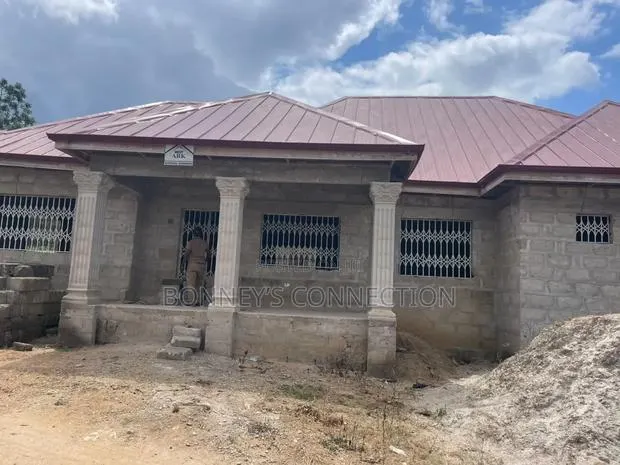 5bdrm House in Kojomensakrom, Asikuma/Odoben/Brakwa for sale · Photo 1