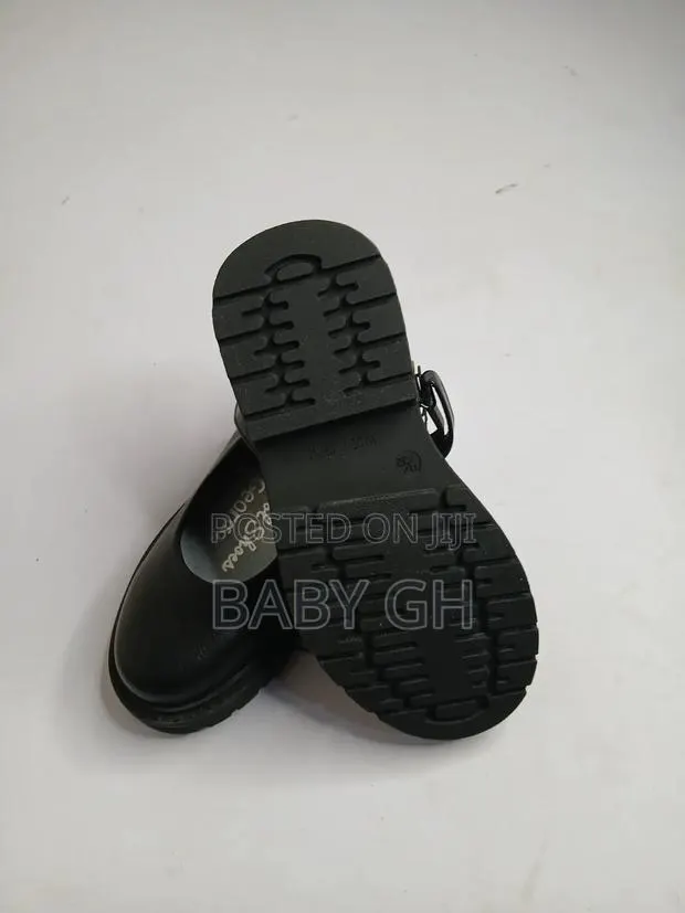 George Girls School Shoes · Photo 3