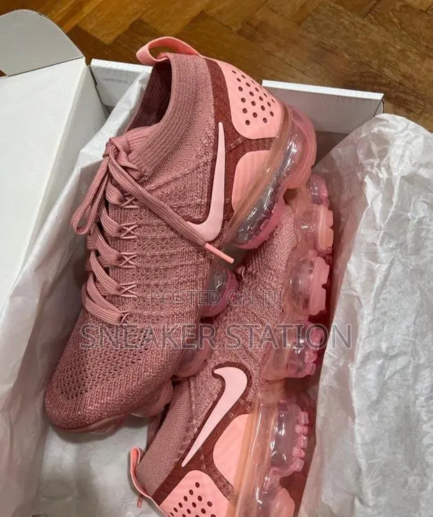 Nike Vapormax Pink Sneaker · Photo 1