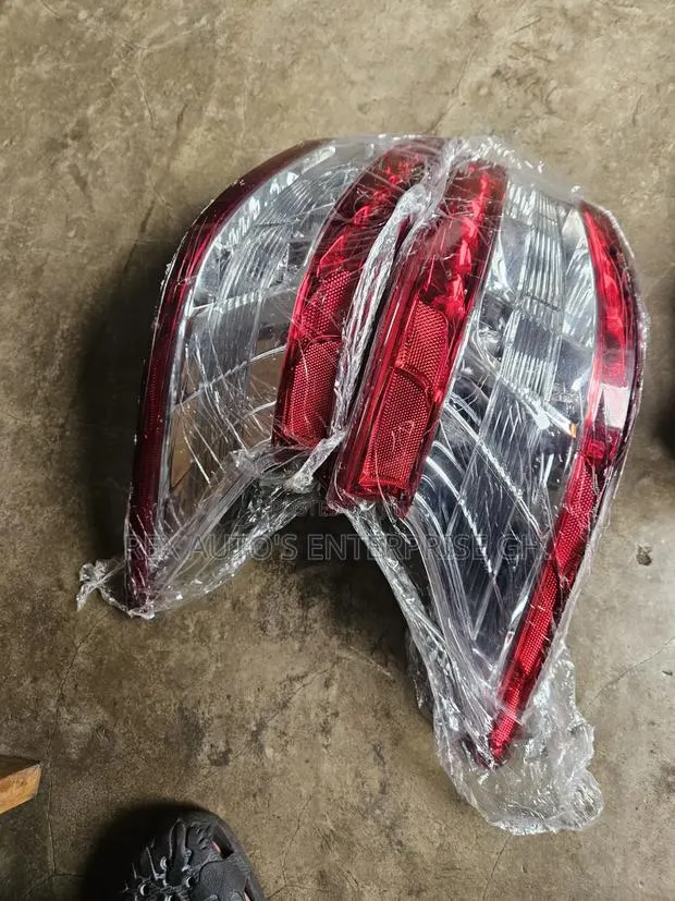 Nissan Sentra 2013-2015 Taillight ( LED) · Photo 1