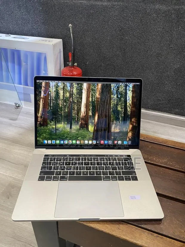 Laptop Apple MacBook Pro 2019 32GB Intel Core i9 SSD 512GB · Photo 1