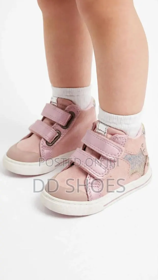 Pink High-Top Baby Girls Sneakers With Double Velcro and Glitter Star · Photo 1