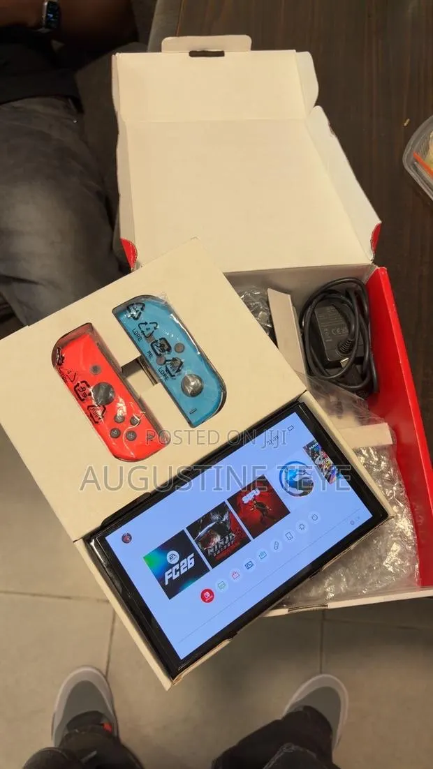 Nintendo Switch OLED · Photo 1