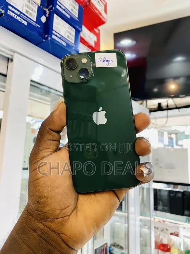New Apple iPhone 13 128 GB Green · Photo 1