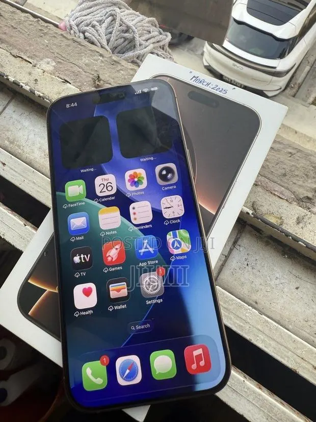 Apple iPhone 16 Pro Max 512 GB Gold · Photo 1