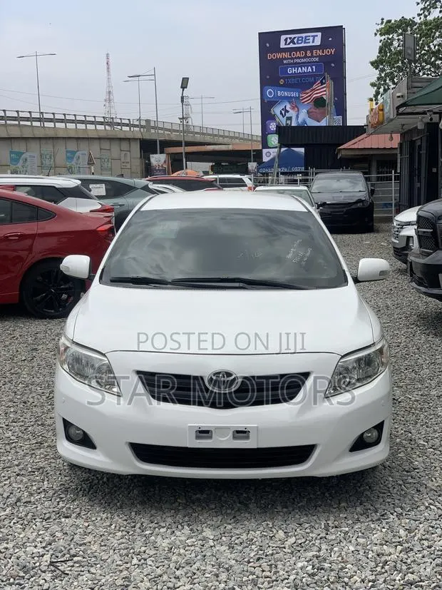 Toyota Corolla Altis 2010 White · Photo 1