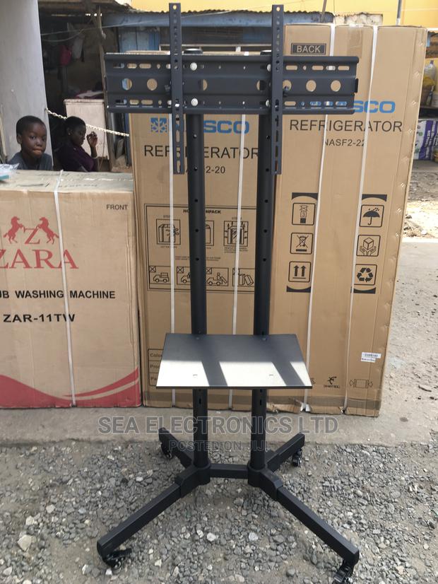 Extremely Strong Tv Stand 32-70 Inches · Photo 1