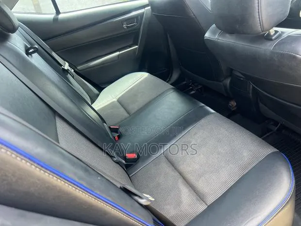 Toyota Corolla SE (1.8L 4cyl 6M) 2018 Gray · Photo 1