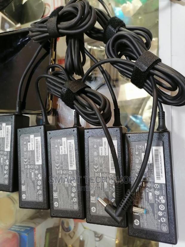 Hp Small Pin Charger · Photo 1