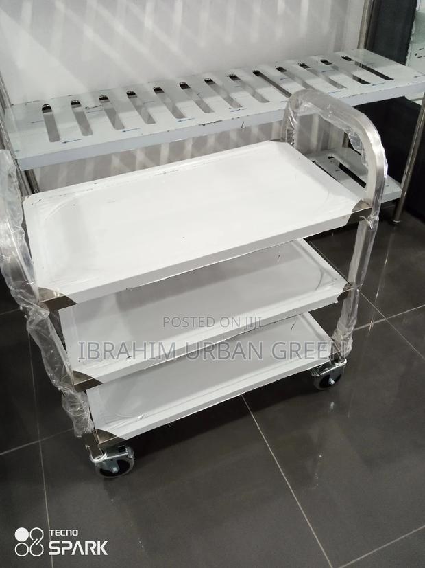 Four Desks Trolley · Photo 1