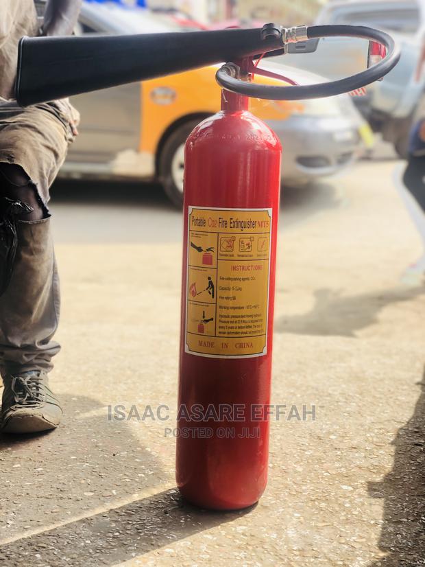 3kg C02 Fire Extinguisher · Photo 2