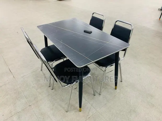 Dining Table · Photo 1