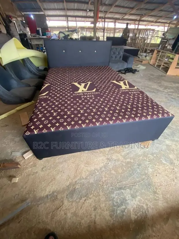 Inbuilt Double Bed · Photo 1