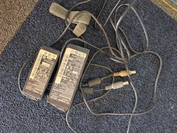 Lenovo 20 Volts Power Adapter · Photo 1