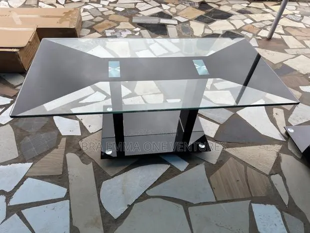 Modern Glass Center Table for Sale · Photo 1