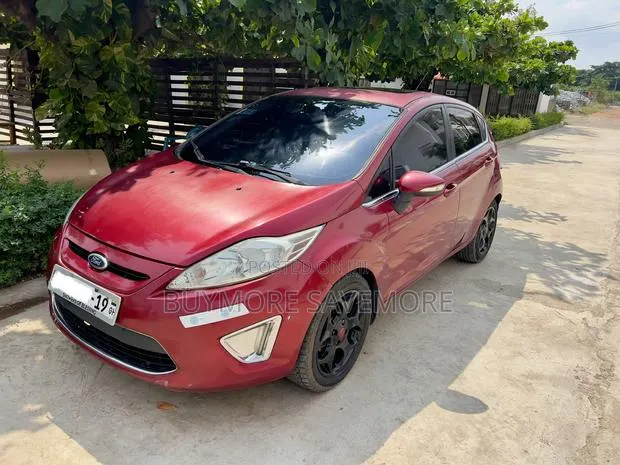 Ford Fiesta SES 2011 Red · Photo 1