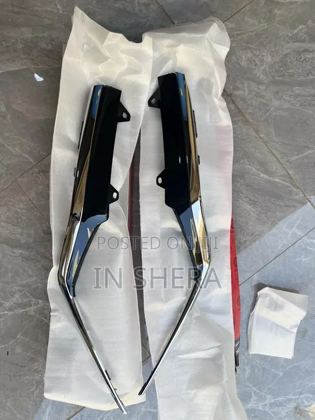 Honda CRV 2020 2021 2022 Headlight Chrome Pair Call · Photo 1