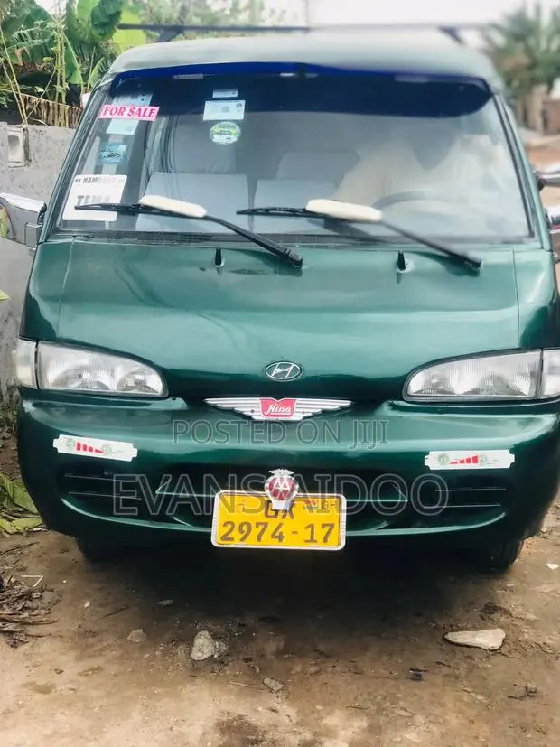 Hyundai H-100 2000 Green · Photo 1