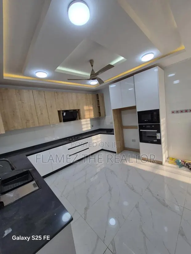3bdrm Duplex in Koans Estate Area, Amasaman for sale · Photo 1