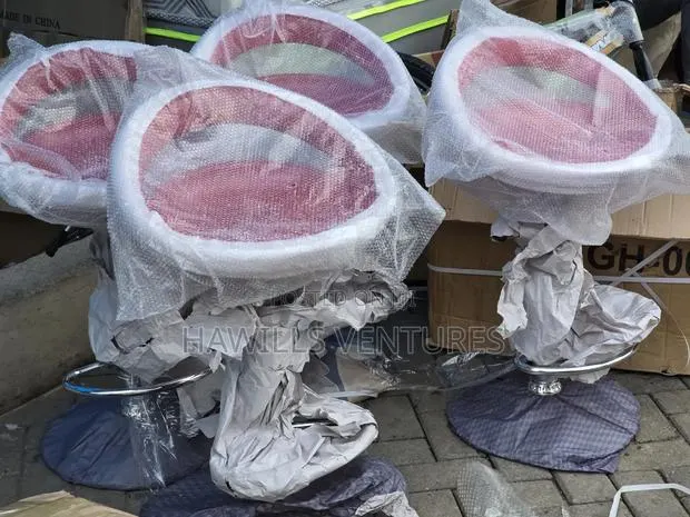 Fragile Red Colour Bar Stool · Photo 1