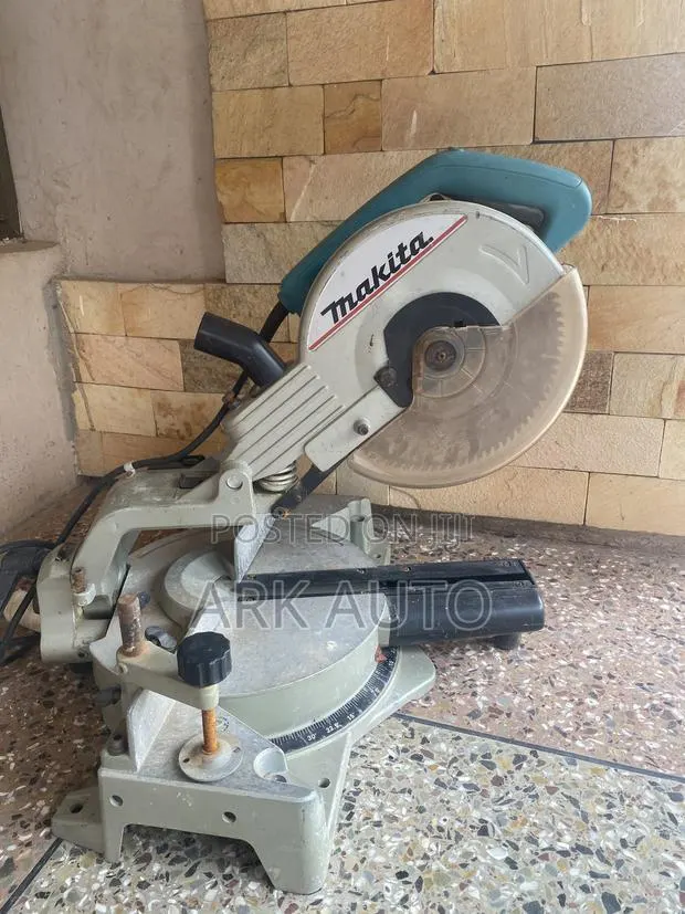 Makita Slide Compound Mitre Saw 2000W (UK USED) · Photo 1