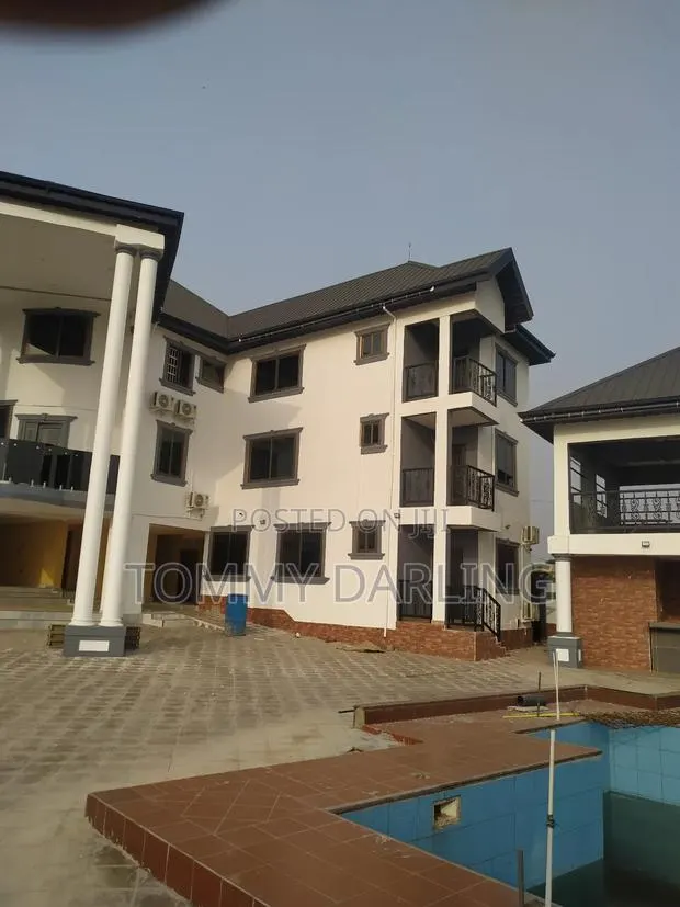 Professional Painter for Interior and Exterior Painting · Photo 1