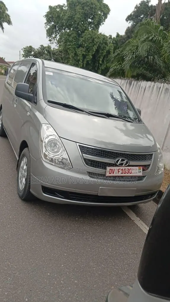 Hyundai Starex 2016 Grey · Photo 1