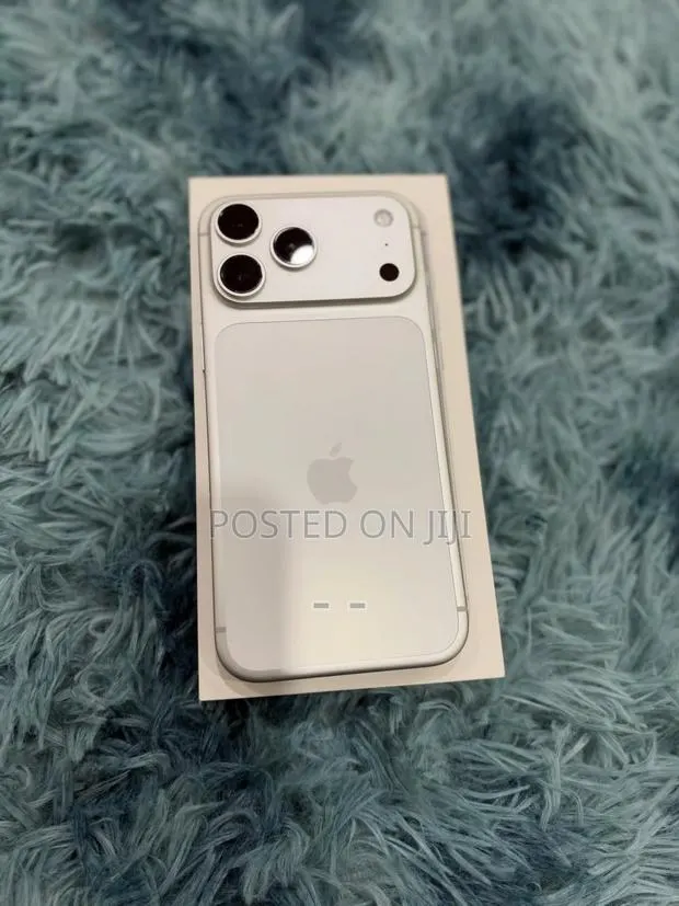 Apple iPhone 17 Pro Max 512 GB Silver · Photo 1