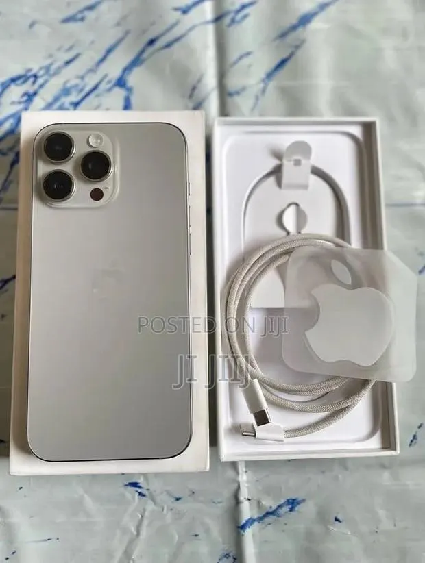 Apple iPhone 16 Pro Max 512 GB Gray · Photo 1