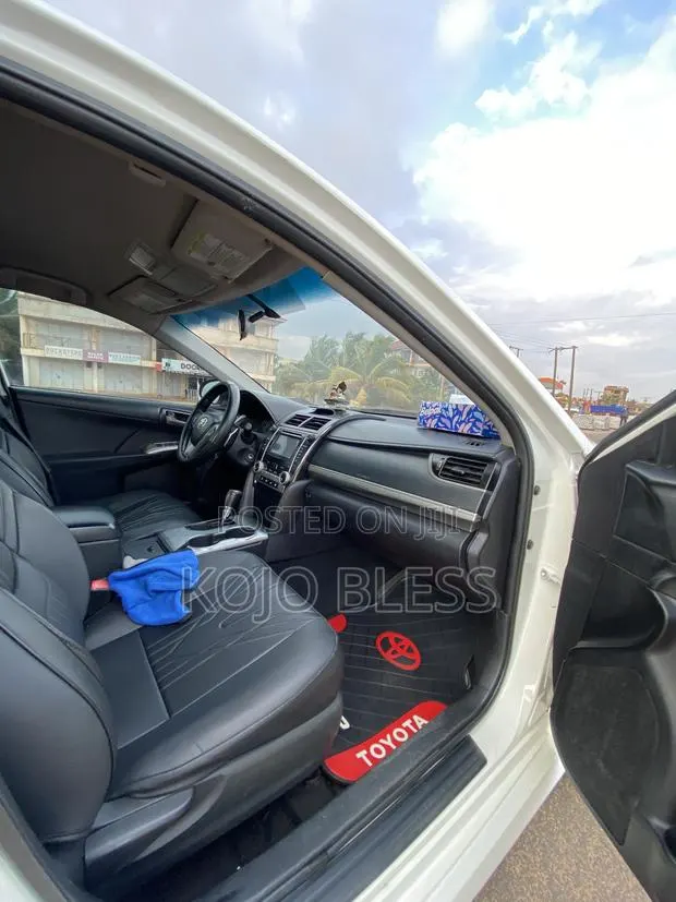 Toyota Camry L 4dr Sedan (2.5L 4cyl 6A) 2014 White · Photo 1