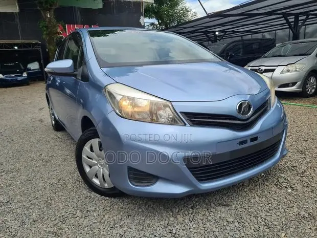 Toyota Vitz 2013 Blue · Photo 1