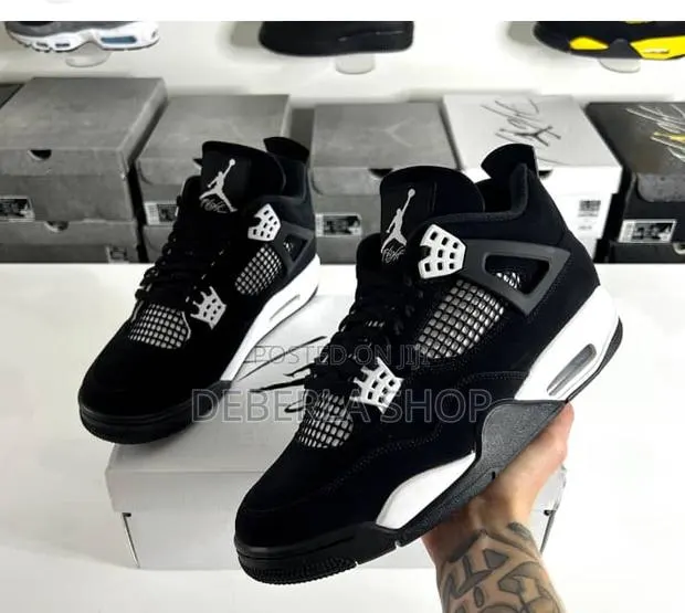 Air Jordan 4 Retro · Photo 1