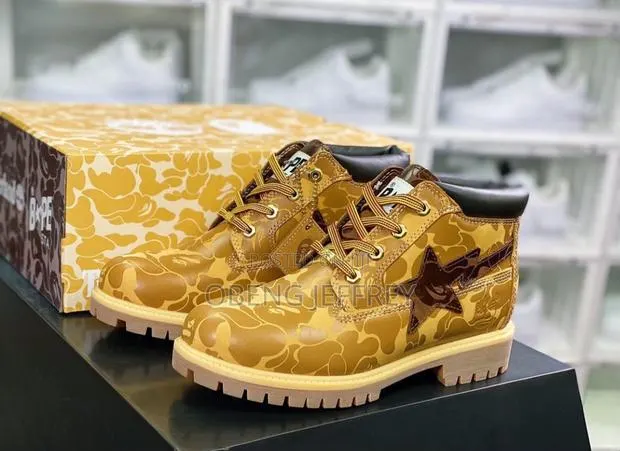 Original Timberland Bape Chukker Boots · Photo 1