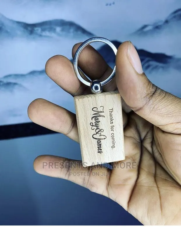 Wooden Keyholders Souvenirs · Photo 1