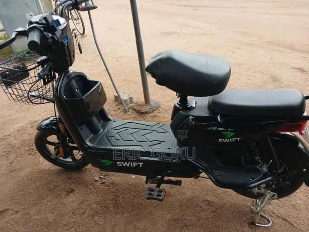 New Suzuki 2025 Black · Photo 1