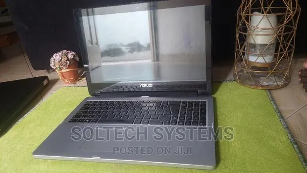 Laptop Asus Transformer Book Flip TP550LA 12GB Intel Core i7 HDD 1T · Photo 1