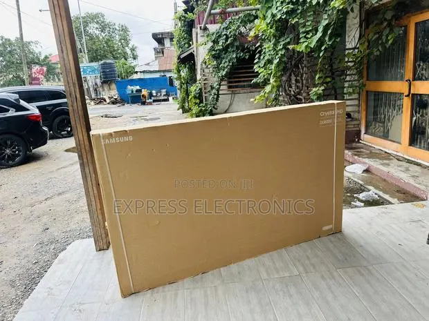 Lovely New 85" Crystal Uhd Du8000 Tizen Os Smart Tv (2024) · Photo 1