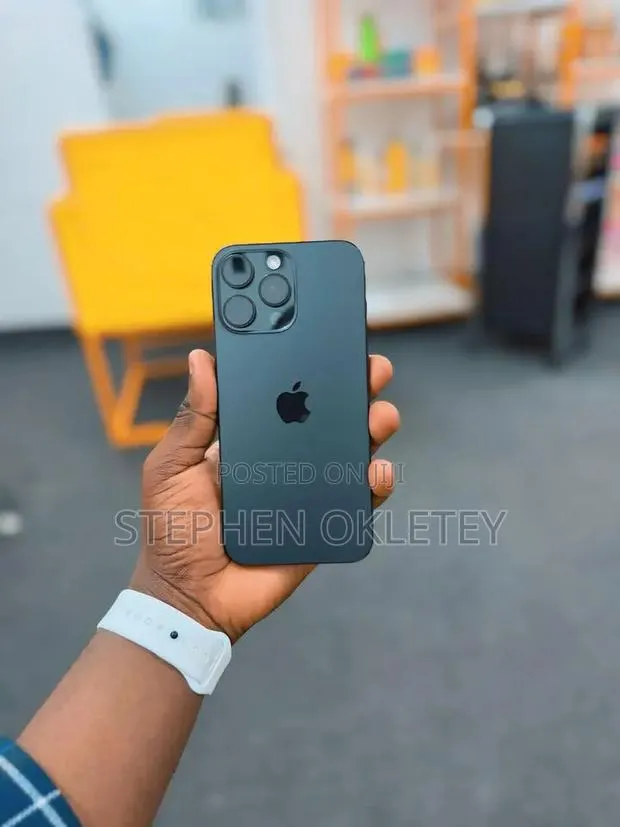 Apple iPhone 16 Pro Max 256 GB Black · Photo 1