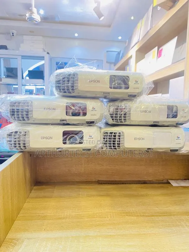 Epson Powerlite Projector · Photo 1