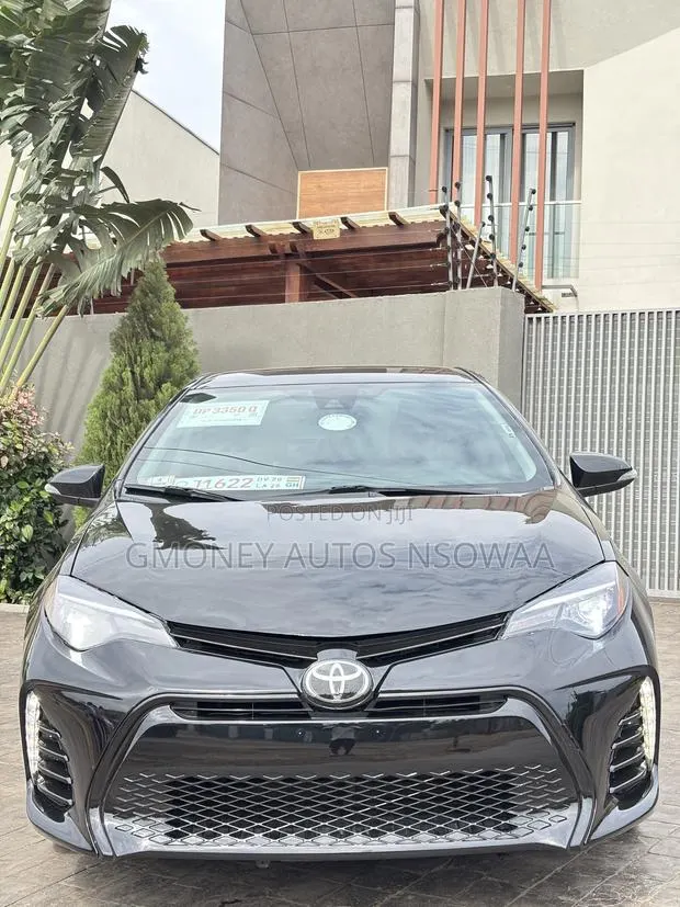 Toyota Corolla XLE (1.8L 4cyl 2A) 2018 Black · Photo 1