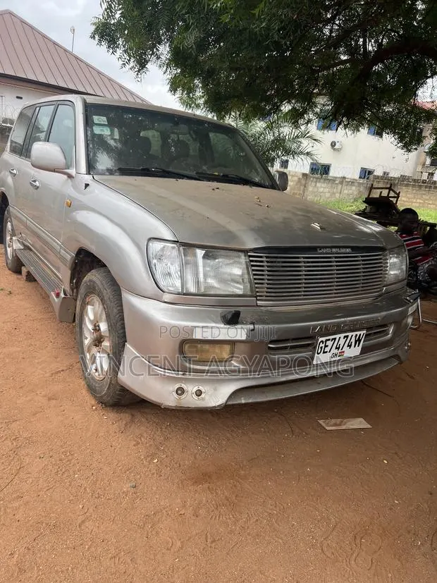 Toyota Land Cruiser 2001 Silver · Photo 1