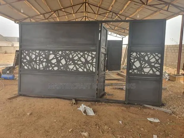Metal Gate Sliding · Photo 1
