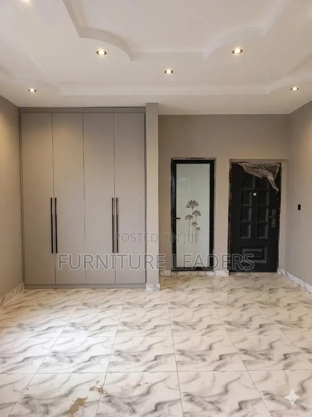 Built-in Wardrobe · Photo 1