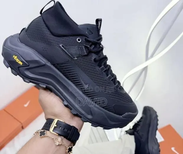 Nike Acg Mountain Fly Low · Photo 1