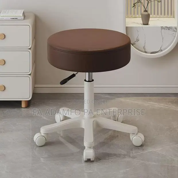 Beauty Salon Chair or Make Up Chair · Photo 3